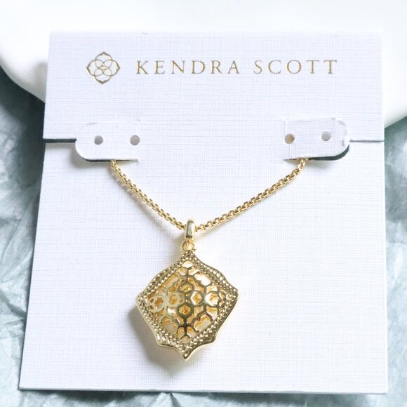 💕 Kendra Scott Kacey Filigree Mix Long Necklace Gold - Picture 1 of 2